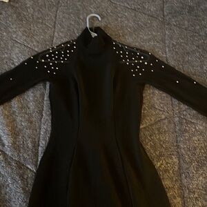 Vintage cache Gown SZ L gemstone details on the shoulder high slit sheep sleeve